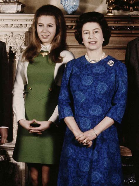 princess anny|princess anne and queen elizabeth.